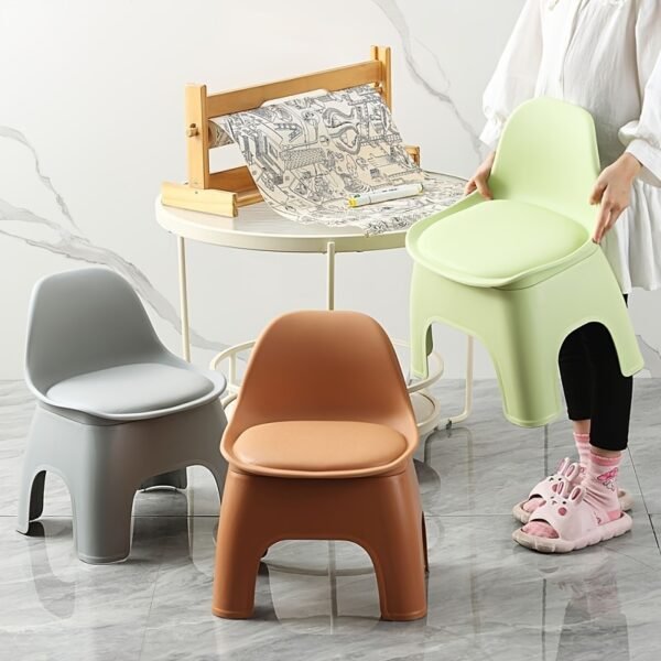 A Round Plastic Stool Random colour